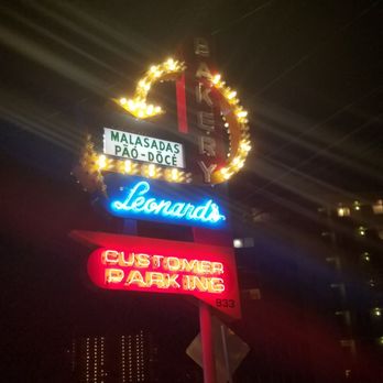 Leonard's Bakery - Sign lit up at night - Bakeries Near Me - Honolulu, Hawaii Leonard's Bakery - Sign lit up at night - Bakeries Near Me - Honolulu, Hawaii