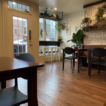 Greenhouse Cafe + Bar - Lobby Interior - Cocktail Bars Near Me - Lebanon, Ohio