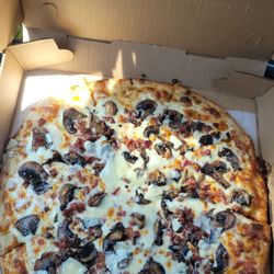 Lumberjack's Pizza - Wild mushroom pizza
