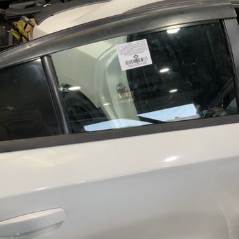 Best Auto Glass & Window Tint - Windshield Installation & Repair Near Me - Visalia, California