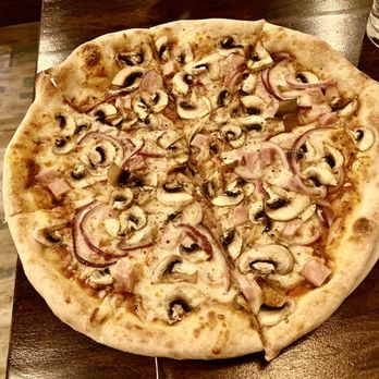 La Passione Cirencester - Pizza San Guiseppe - Italian Near Me - Cirencester, GLS La Passione Cirencester - Pizza San Guiseppe - Italian Near Me - Cirencester, GLS