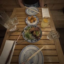 Oncle Lee - Saumon épicé sur gâteau de riz, Côtes levées, sauce aigre-douce