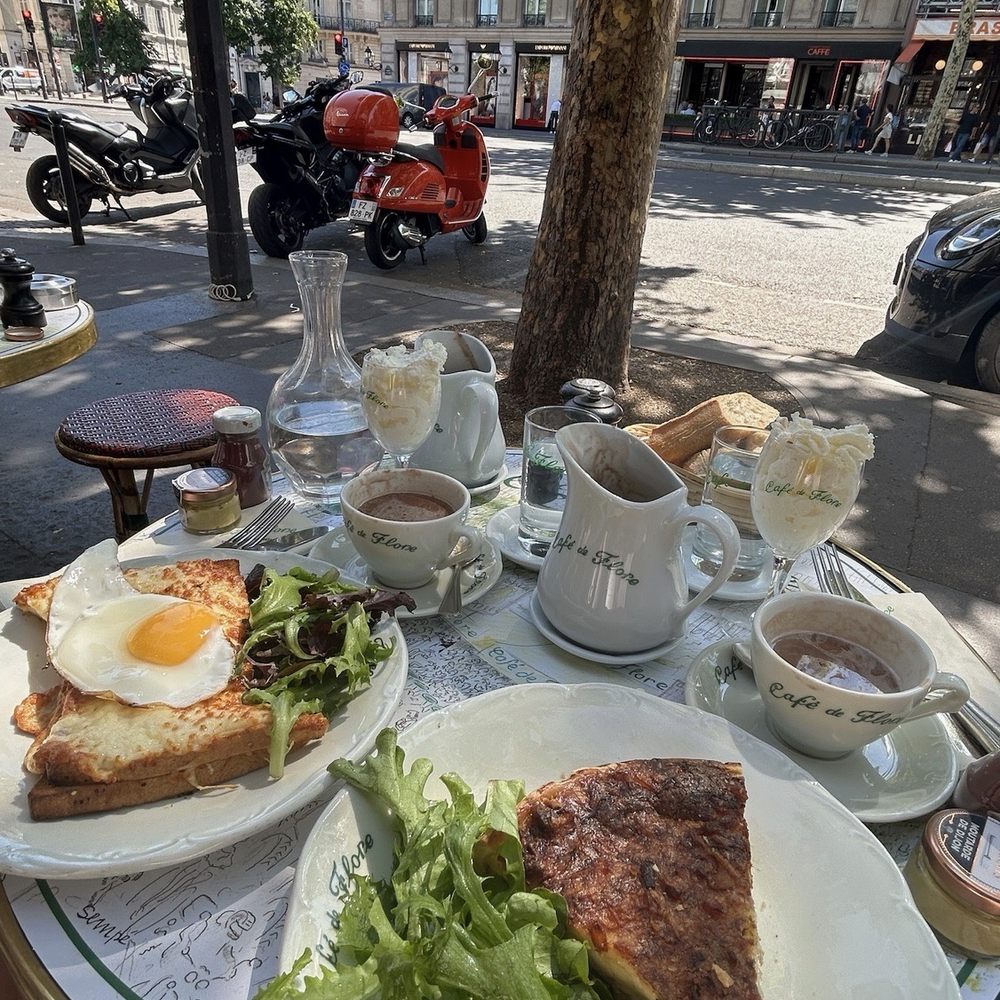 Café de Flore - Cafes Near Me - Paris, 75 Café de Flore - Cafes Near Me - Paris, 75