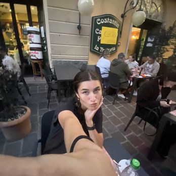 Cercasi Cameriera - Selfie at the restaurant - Pizza Near Me - Menaggio, Colorado Cercasi Cameriera - Selfie at the restaurant - Pizza Near Me - Menaggio, Colorado