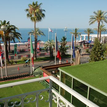Hôtel West-End - Room on 1st floor with a view of the beach - Hotels Near Me - Nice, 06 Hôtel West-End - Room on 1st floor with a view of the beach - Hotels Near Me - Nice, 06