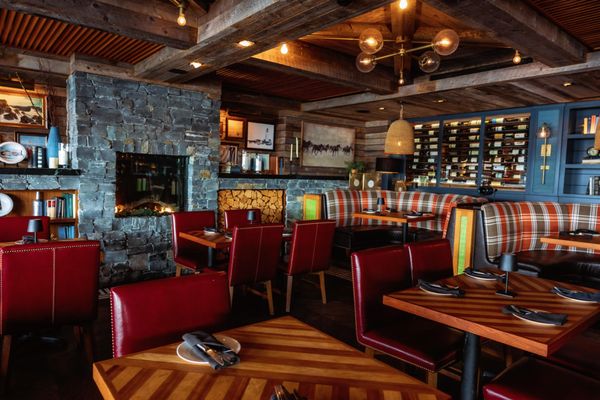 Louie's By The Bay by null