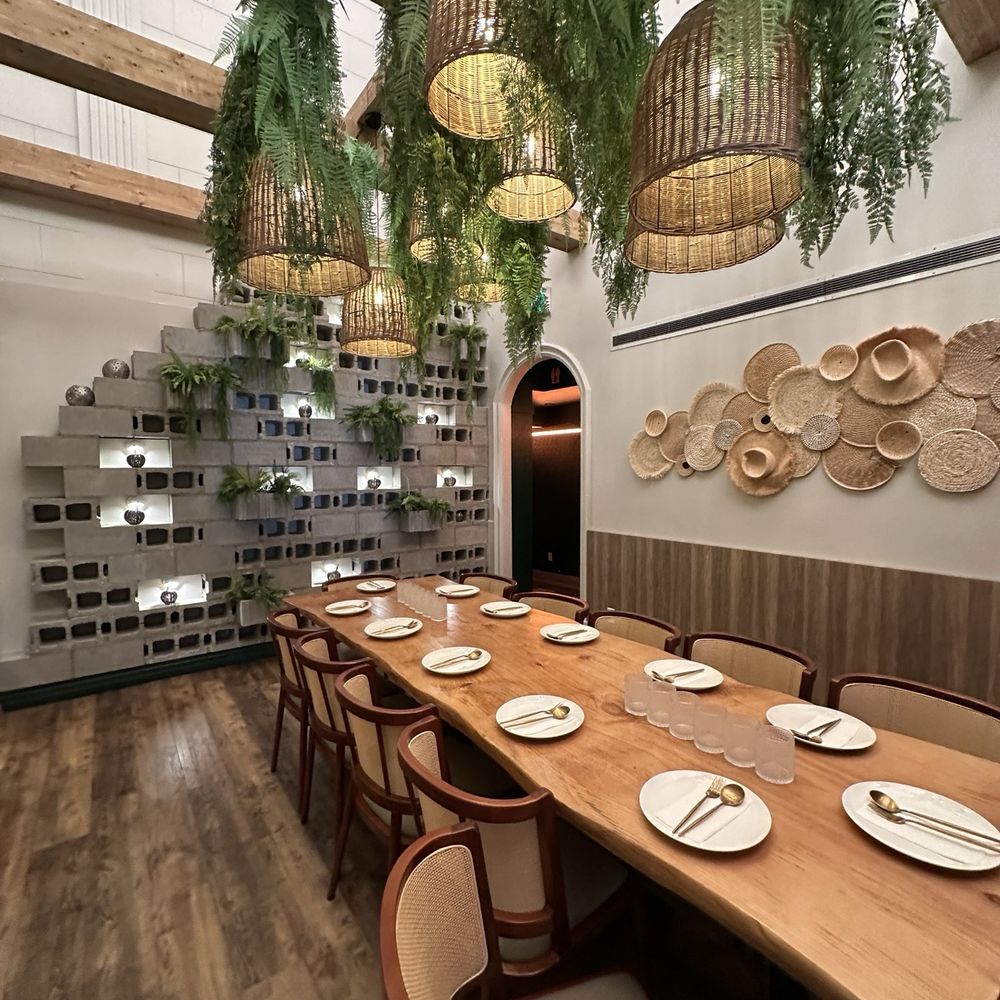 Pii Nong - Inside vibe - Thai Near Me - Toronto, Ontario Pii Nong - Inside vibe - Thai Near Me - Toronto, Ontario