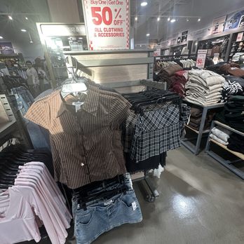 Tillys - Shoe Stores Near Me - Oxnard, California