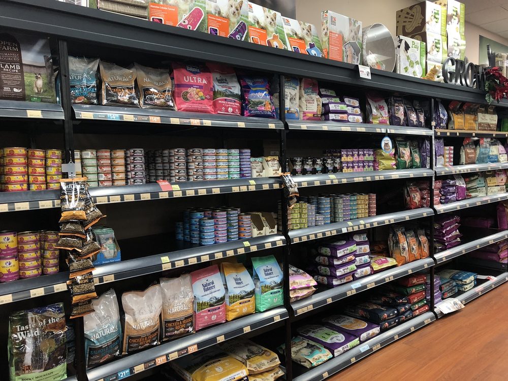 BOSLEY’S Updated August 2024 3155 Lakeshore Rd, Kelowna, British