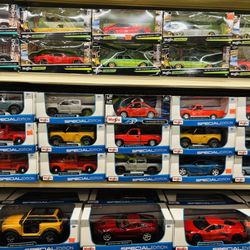 EVANS - Maisto Diecast Vehicles