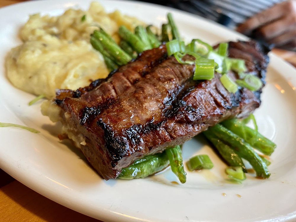 Azul Restaurant & Lounge