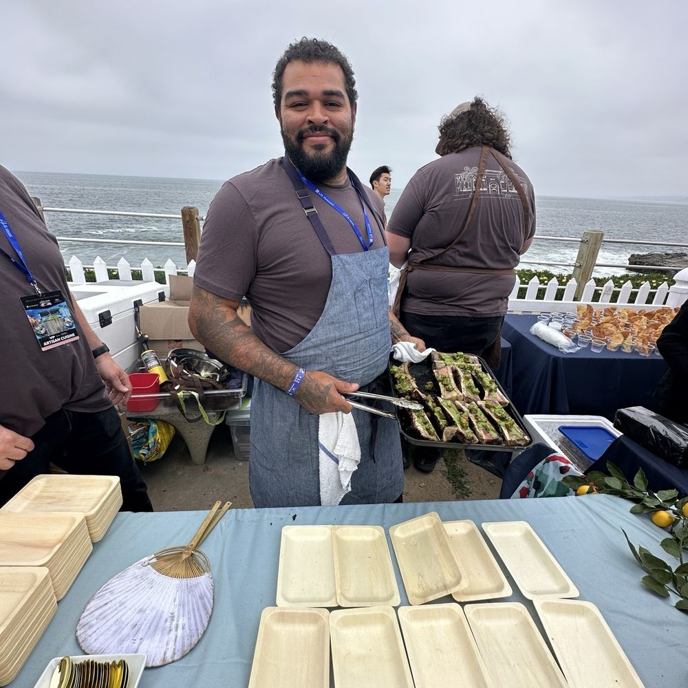 La Jolla Concours D’Elegance - Chef serving barbecued bone marrow - Party Equipment Rentals Near Me - San Diego, California La Jolla Concours D’Elegance - Chef serving barbecued bone marrow - Party Equipment Rentals Near Me - San Diego, California