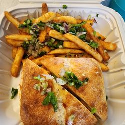 DeSi Me Rollin Food Truck - Butter Chicken Panini Combo W/Masala Fries