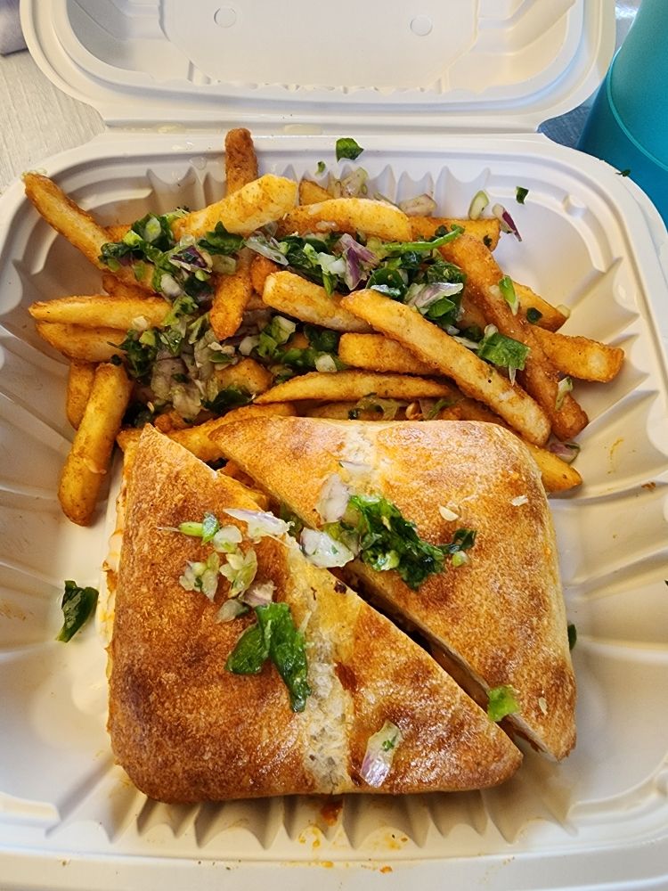 DeSi Me Rollin Food Truck