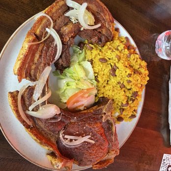Broadway Sport Bar - Chuleta Can-can - Sports Bars Near Me - Ceiba, Puerto Rico