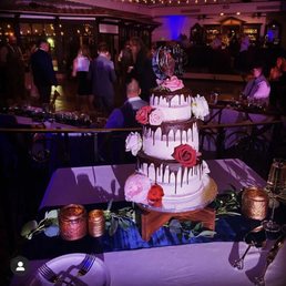 Red velvet naked cake