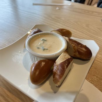 Loose Ends Brewing - Pretzels and House-Made Beer Cheese - Breweries Near Me - Centerville, Ohio Loose Ends Brewing - Pretzels and House-Made Beer Cheese - Breweries Near Me - Centerville, Ohio