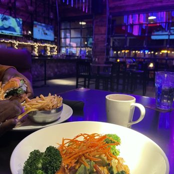 ViewHouse Ballpark - Plenty of screens with the games playing - Breakfast & Brunch Near Me - Denver, Colorado