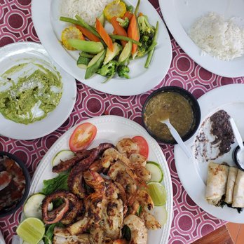El Abuelo Gerardo - Seafood platter for 2 (comes with the rice and vegetables pictured) - Mexican Near Me - Cozumel, ROO El Abuelo Gerardo - Seafood platter for 2 (comes with the rice and vegetables pictured) - Mexican Near Me - Cozumel, ROO