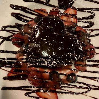Hank's Petaluma - Chocolate cake - Pizza Near Me - Petaluma, California