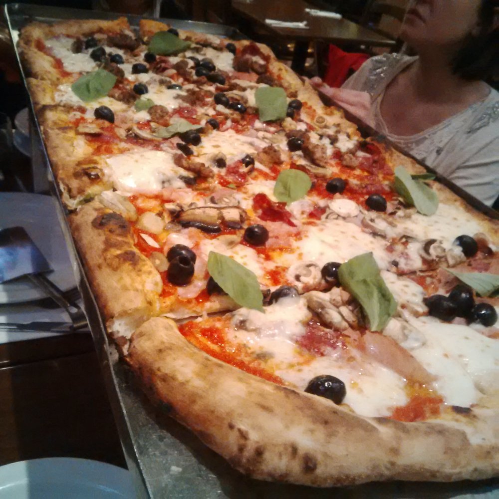 Pizza Metro Pizza - Metre-long pizza - Pizza Near Me - London, XGL