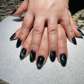 Jasmine Nails and Spa - Cat eye design by Nara - Nail Salons Near Me - Chicago, Illinois