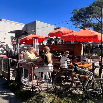Dang Burger - Outside seating - Burgers Near Me - Carpinteria, California