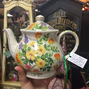 Brass Armadillo Antique Mall - Sadler Teapot - Antiques Near Me - Phoenix, Arizona