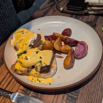 Four Brothers - Smoke Brisket Benedict - Southern Near Me - San Antonio, Texas