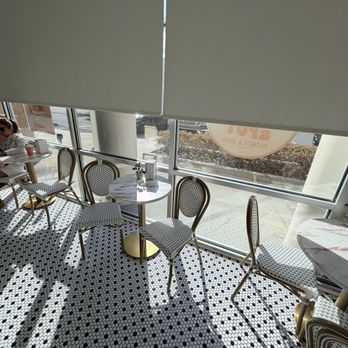 Beignets & Brew - Seating - Desserts Near Me - Orlando, Florida