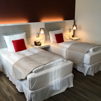 Hotel Riu Plaza Berlin - Twin bedded room. Those at the end of the corridors are slightly more spacious. - Hotels Near Me - Berlin, BE