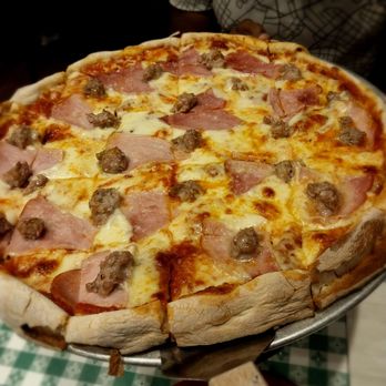 Davenport's Pizza Palace - Pizza Near Me - Mountain Brook, Alabama
