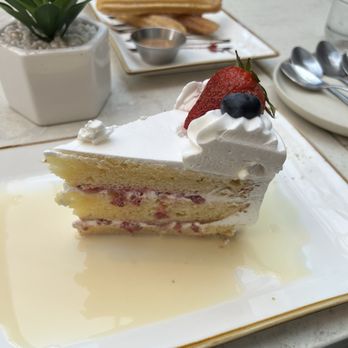 La Nayarita - tres leches cake slice - Mexican Near Me - Toronto, Ontario La Nayarita - tres leches cake slice - Mexican Near Me - Toronto, Ontario
