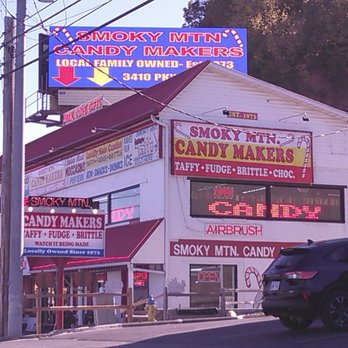 Smoky Mountain Candy Makers - smokey with candy makers - Candy Stores Near Me - Pigeon Forge, Tennessee Smoky Mountain Candy Makers - smokey with candy makers - Candy Stores Near Me - Pigeon Forge, Tennessee