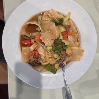 Taibat - Flat noodle lamb chow mein - Halal Near Me - Artesia, California Taibat - Flat noodle lamb chow mein - Halal Near Me - Artesia, California