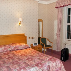 Ivy Bush Royal Hotel - Bedroom
