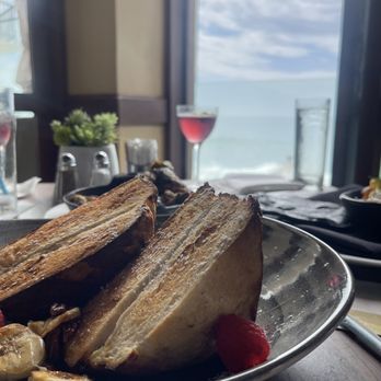 Splashes Restaurant - New American Near Me - Laguna Beach, California