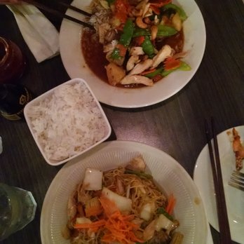 Silver Spoon Thai Restaurant - Cashew Chicken (top) Pad Bamee (bottom) - Thai Near Me - Chicago, Illinois