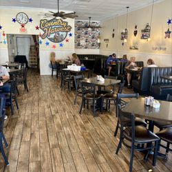 Country Harvest - Camarillo - Indoor seating