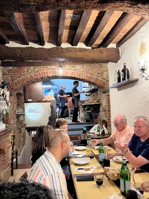 OSTERIA ACQUACHETA dal giovedì al lunedì pranzo e cena necessaria la prenotazione L'OSTESSA E L'OSTE AUGURANO BUONA VITA by null