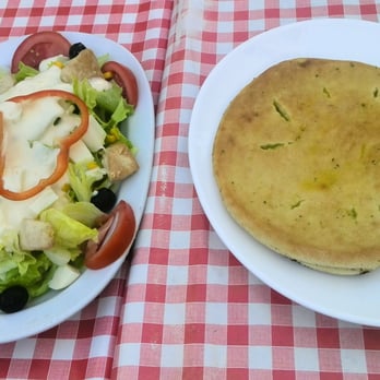 Pavarotti - Insalata bella italia 7€ acompañada con el pan - Italian Near Me - La Antilla, H