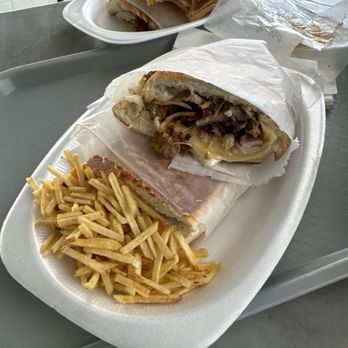 Panaderia El Cruze - Tripleta y huevo jamon y queso. - Bakeries Near Me - Carolina, Puerto Rico Panaderia El Cruze - Tripleta y huevo jamon y queso. - Bakeries Near Me - Carolina, Puerto Rico