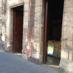 Plomería y Hojalatería Mesones - así se ve al pasar por allí