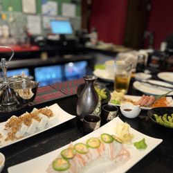 Smu roll, salmon crunchy roll.