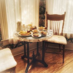 Azalea Inn Bed & Breakfast - Breakfast is served in the room.