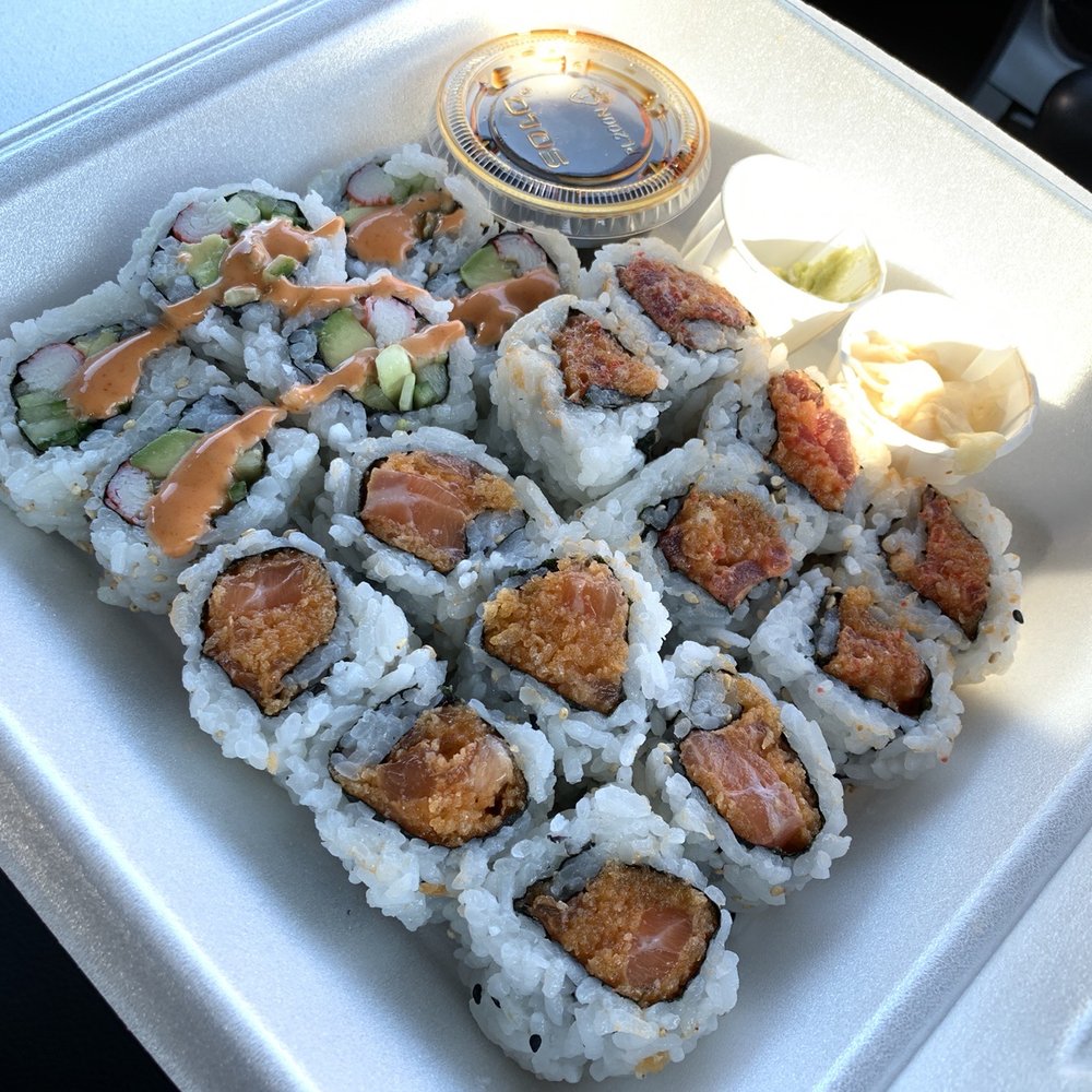 Maki combo D - spicy tuna, spicy salmon, California