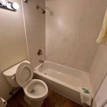 Whites City Cavern Inn - Nice clean restroom - Hotels Near Me - Whites City, New Mexico
