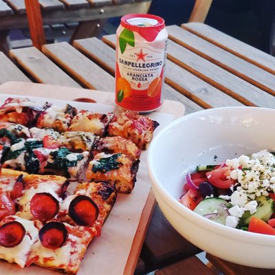 Blozzom Pizza by null
