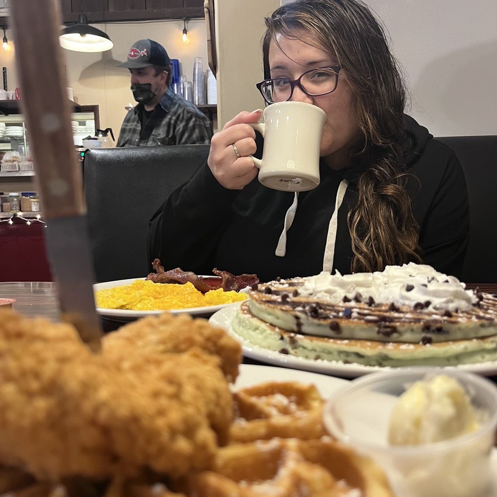 Crackin' & Stackin' - Mint Chip Pancakes Chicken and Waffles  Feat. My Beautiful wife - Breakfast & Brunch Near Me - Central Point, Oregon