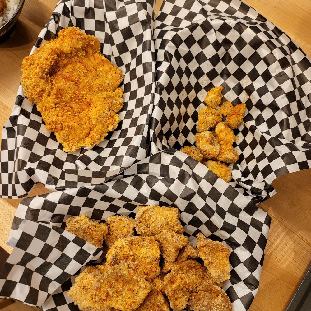 Fried king oyster mushroom, popcorn chicken, chicken fillet - IG @bougiefoodieboi